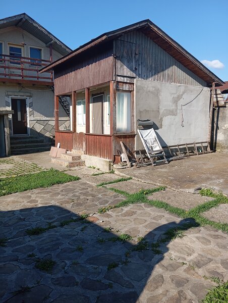 Maneciu, Pamanteni,